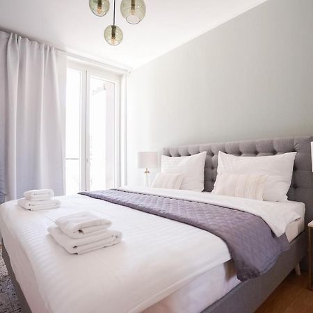Exclusive 2-Bedroom Condo With Pool & Balcony Viyana Dış mekan fotoğraf