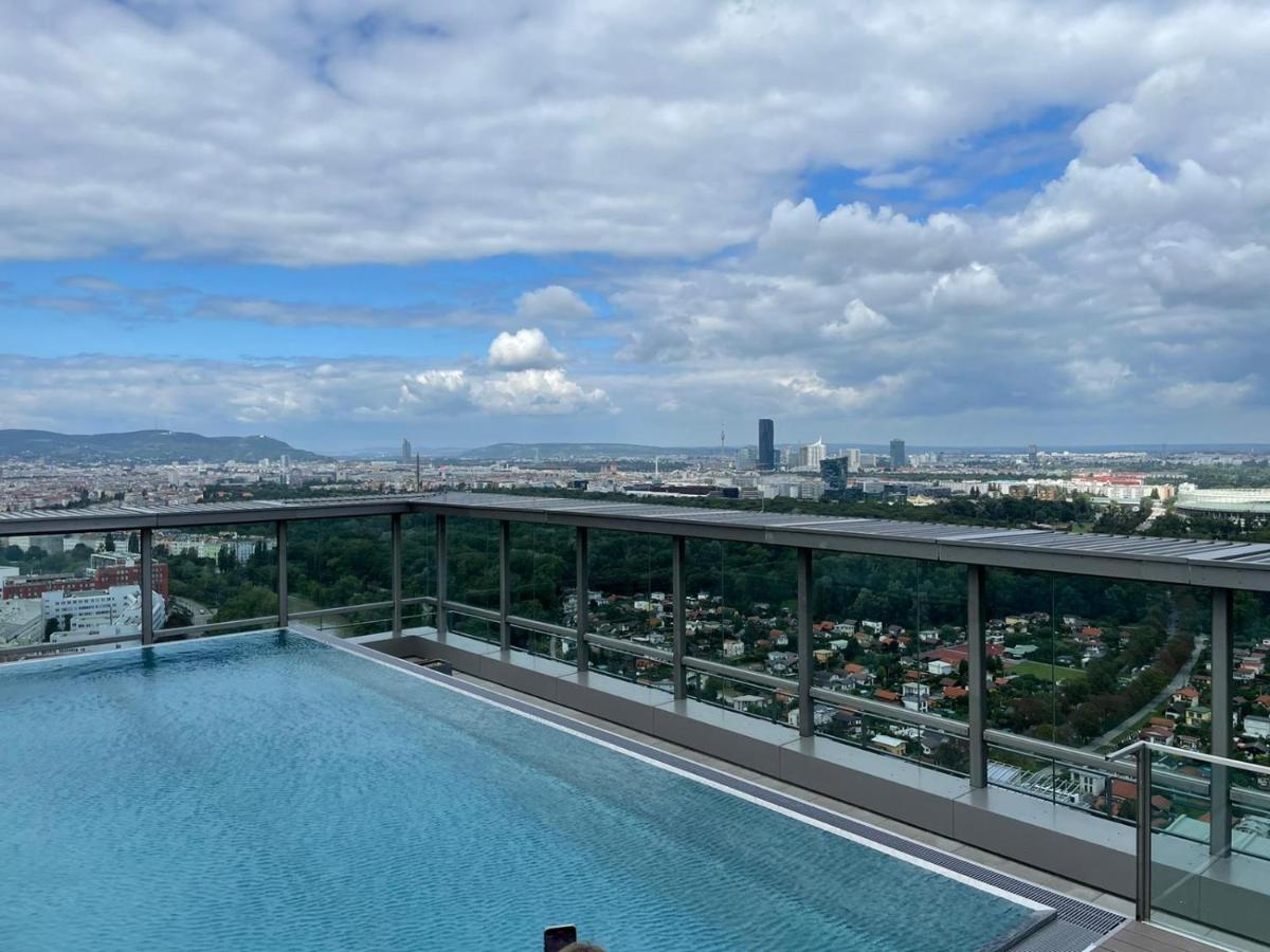 Exclusive 2-Bedroom Condo With Pool & Balcony Viyana Dış mekan fotoğraf